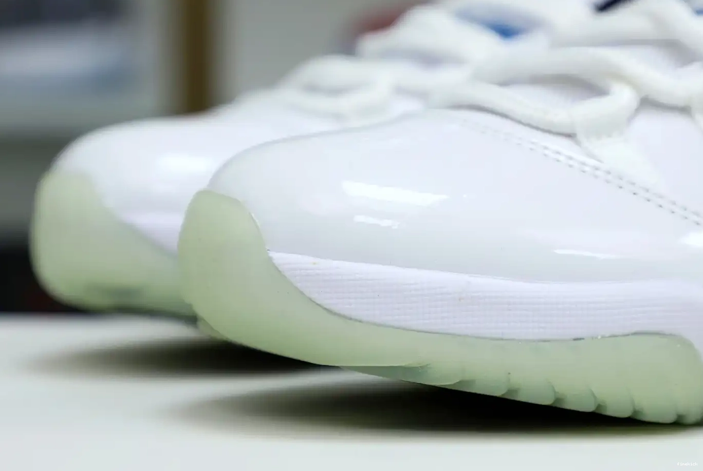 11 LOW JORDAN LEGEND RETRO AIR BLUE 0421